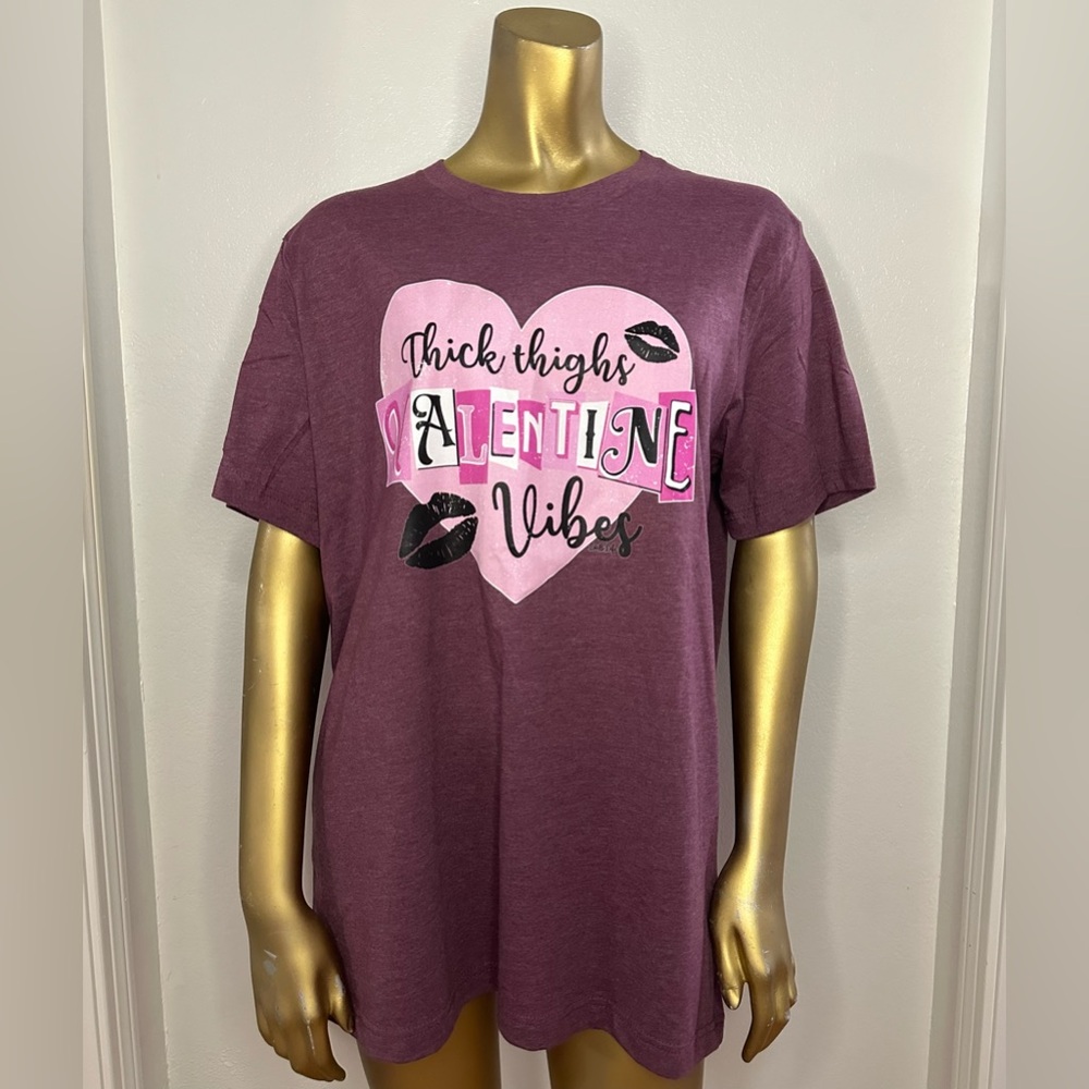 Women’s NWOT Valentine’s Day Graphic T-shirt Burgundy Thick Thigh Vibes Hearts
